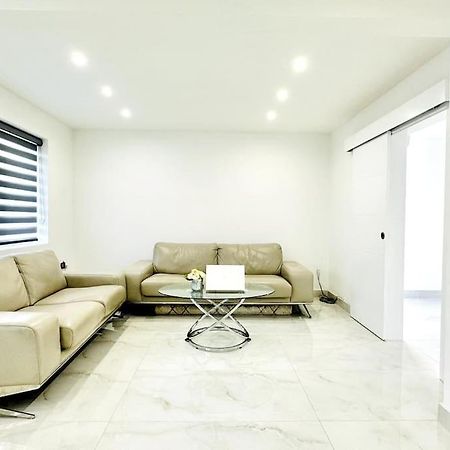 Beautiful 3 Bedroom House In London -Ensuite Bed Room Twickenham Esterno foto