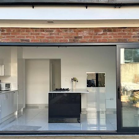 Beautiful 3 Bedroom House In London -Ensuite Bed Room Twickenham Esterno foto