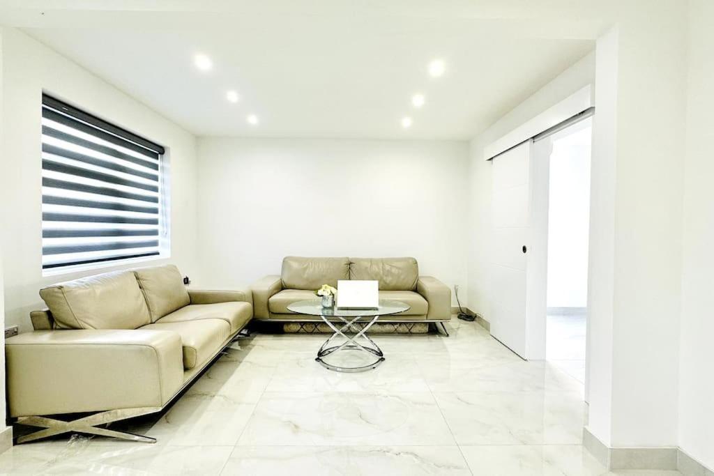 Beautiful 3 Bedroom House In London -Ensuite Bed Room Twickenham Esterno foto