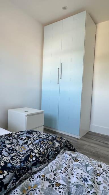 Beautiful 3 Bedroom House In London -Ensuite Bed Room Twickenham Esterno foto
