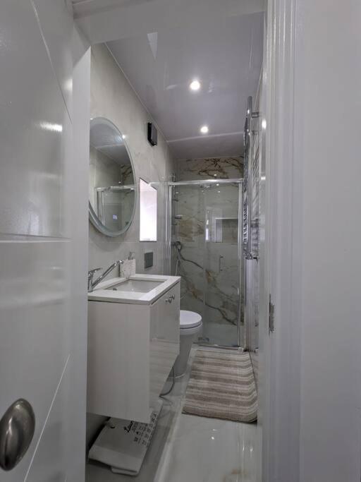 Beautiful 3 Bedroom House In London -Ensuite Bed Room Twickenham Esterno foto