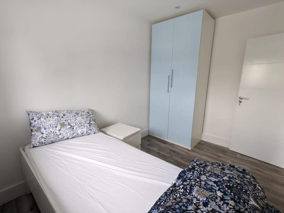 Beautiful 3 Bedroom House In London -Ensuite Bed Room Twickenham Esterno foto